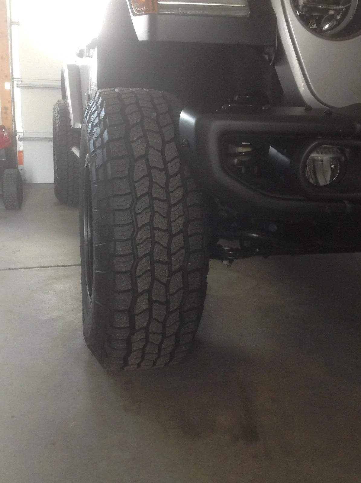 Jeep Wrangler JL 5 Fuel Trophy D551 18x10 -24 offset IMG_0009