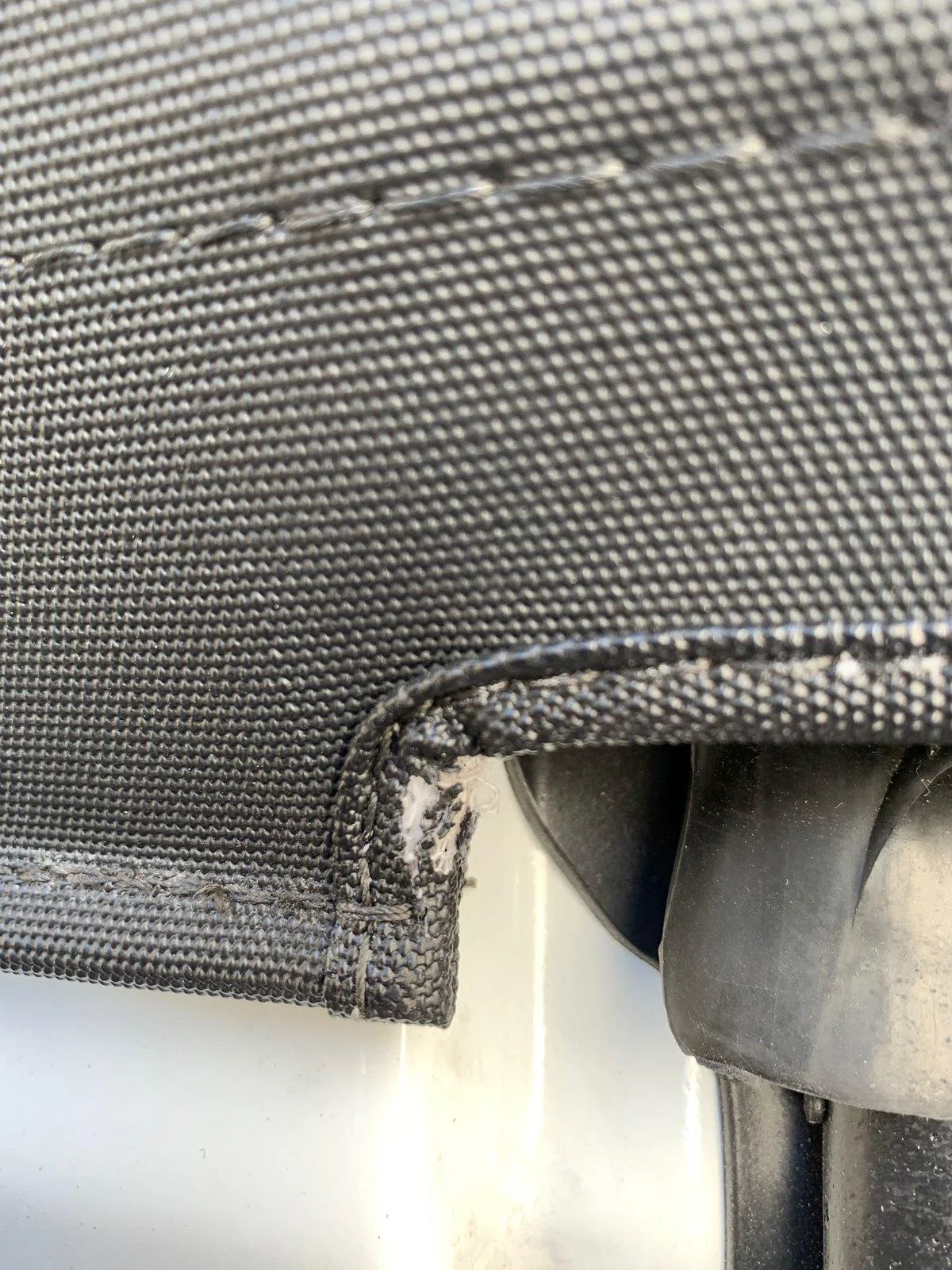 Jeep Wrangler JL JL Soft Top Being destroyed by tail gate? jeep1