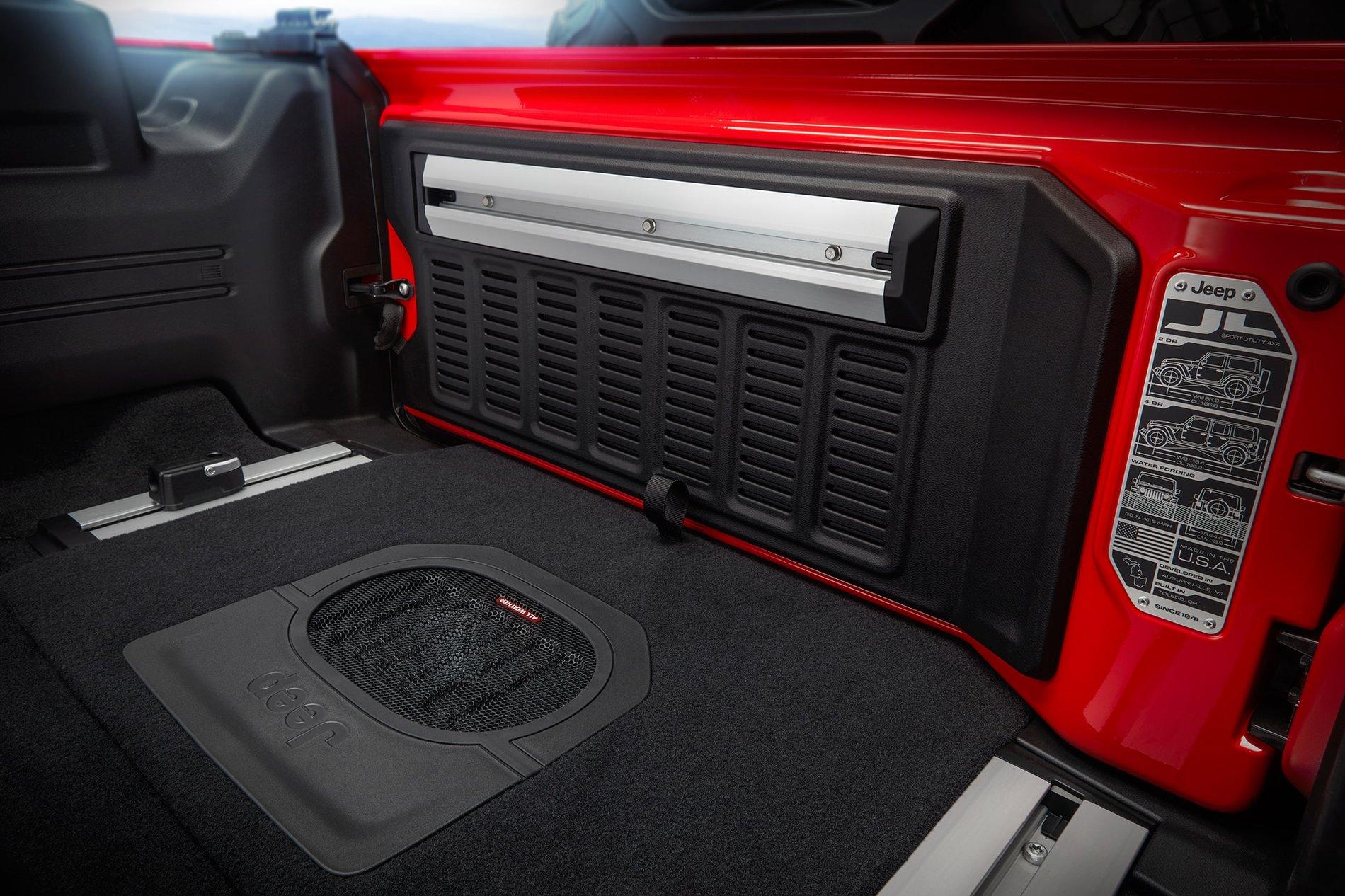 Jeep Wrangler JL Rubicon 2dr. with Alpine loses Cargo Tray! bbbb