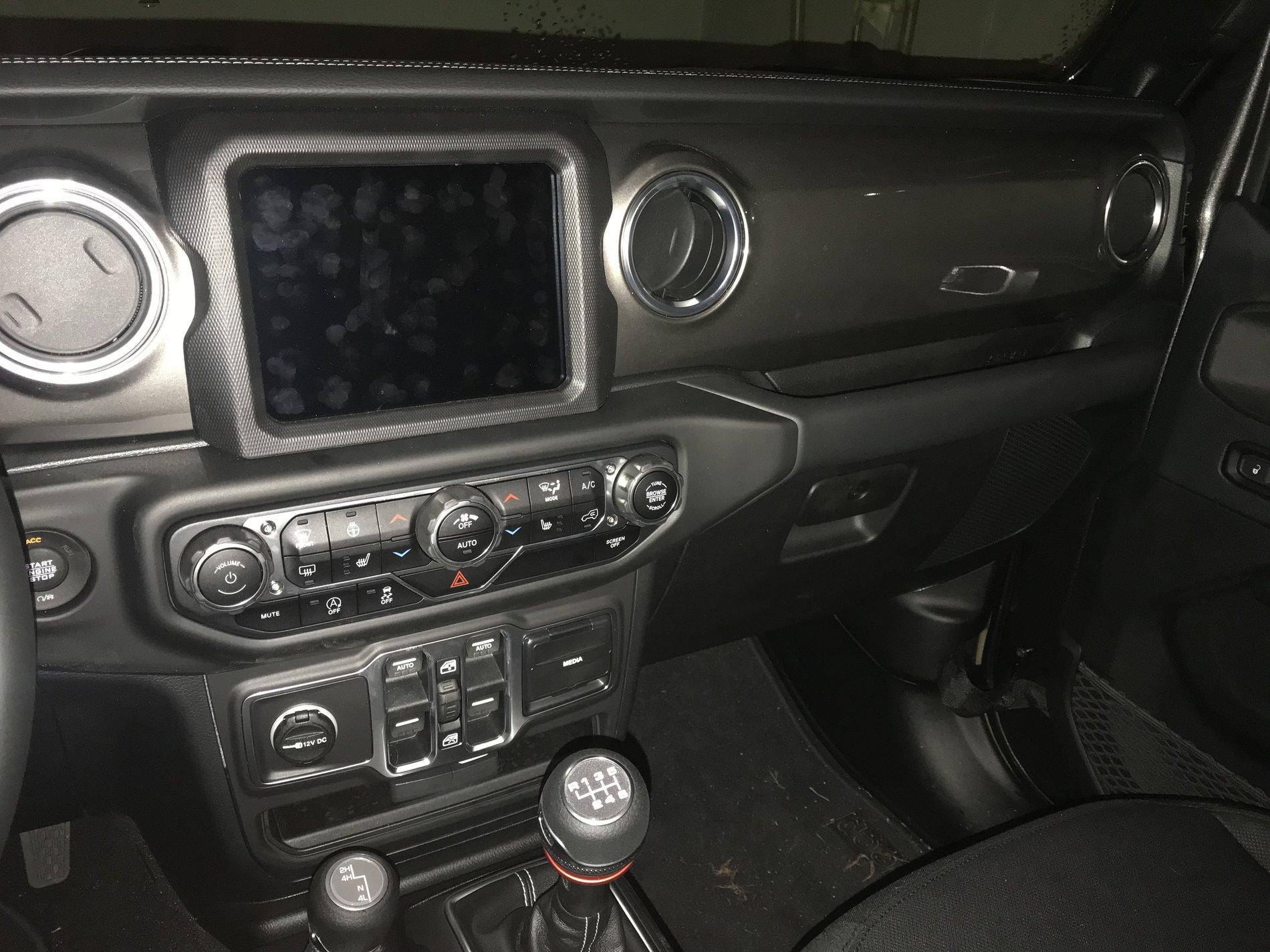 Jeep Wrangler JL Premium cloth or leather image3
