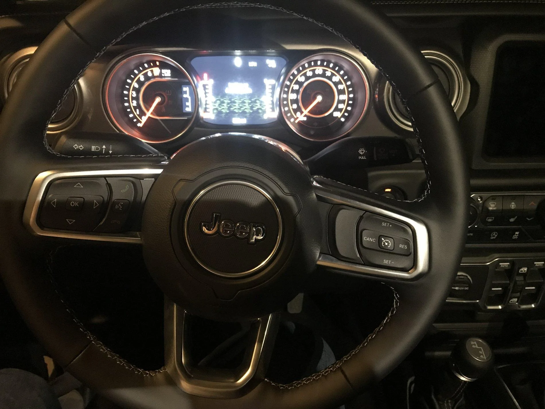 Jeep Wrangler JL Premium cloth or leather image4