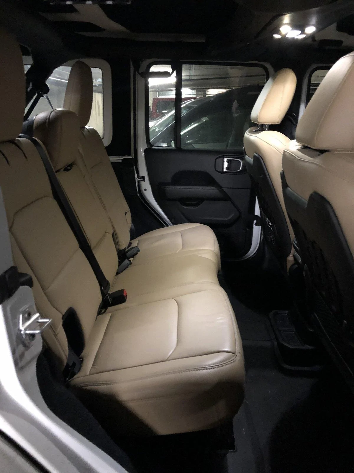 Jeep Wrangler JL LOADED 2018 Jeep Wrangler Unlimited Rubicon w/ Mopar Beadlocks - I’ll Deliver! B6C96448-DD53-4DB7-899B-EAB4DF865562