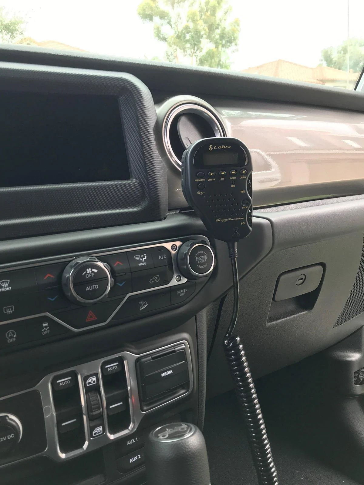 Jeep Wrangler JL Cobra 75 CB & Cool Tech Mic Mount IMG_0713