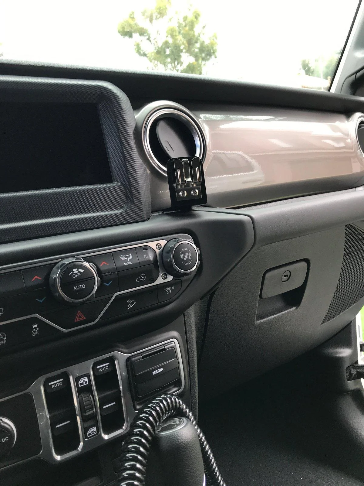Jeep Wrangler JL Cobra 75 CB & Cool Tech Mic Mount IMG_0714