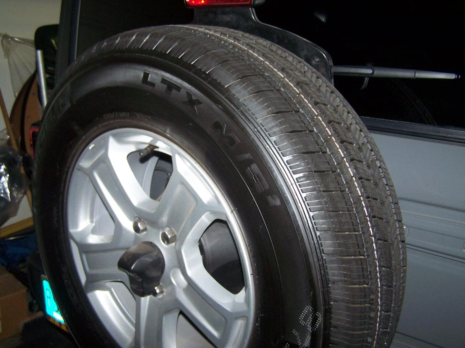 Jeep Wrangler JL Wheel Locks for JL (Especially the Spare)? 100_4042