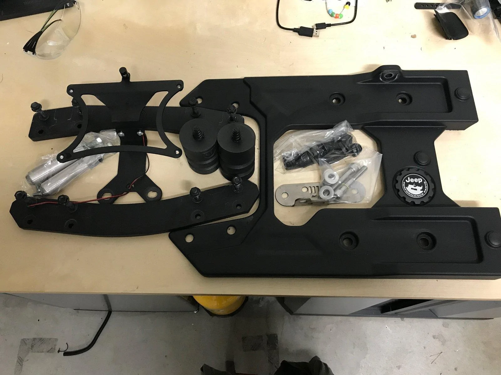 Jeep Wrangler JL Mopar Tailgate Reinforcement and Oversize Tire Bracket IMG_1161