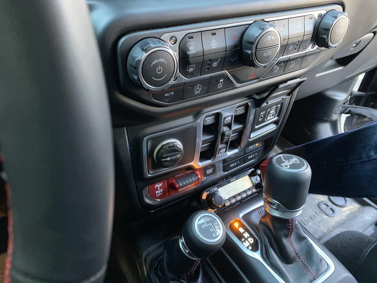 Jeep Wrangler JL Ideal Ham Radio/CB Mount Location (For Icom ID4100 at least..) 20190216_182941385_iOS