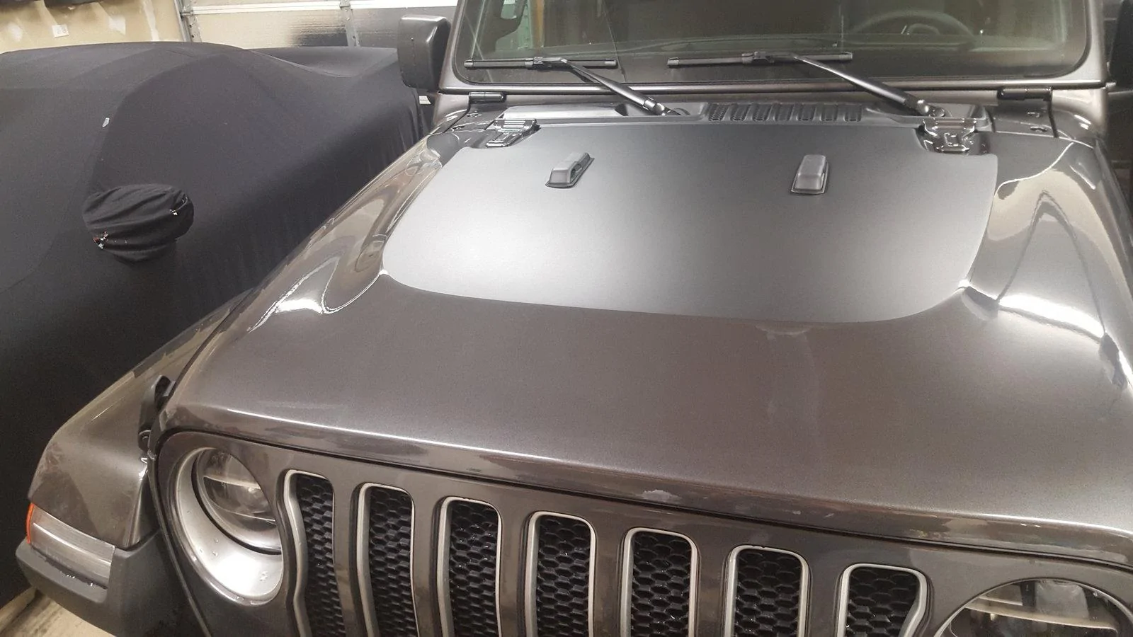 Jeep Wrangler JL Blacked out emblems 1