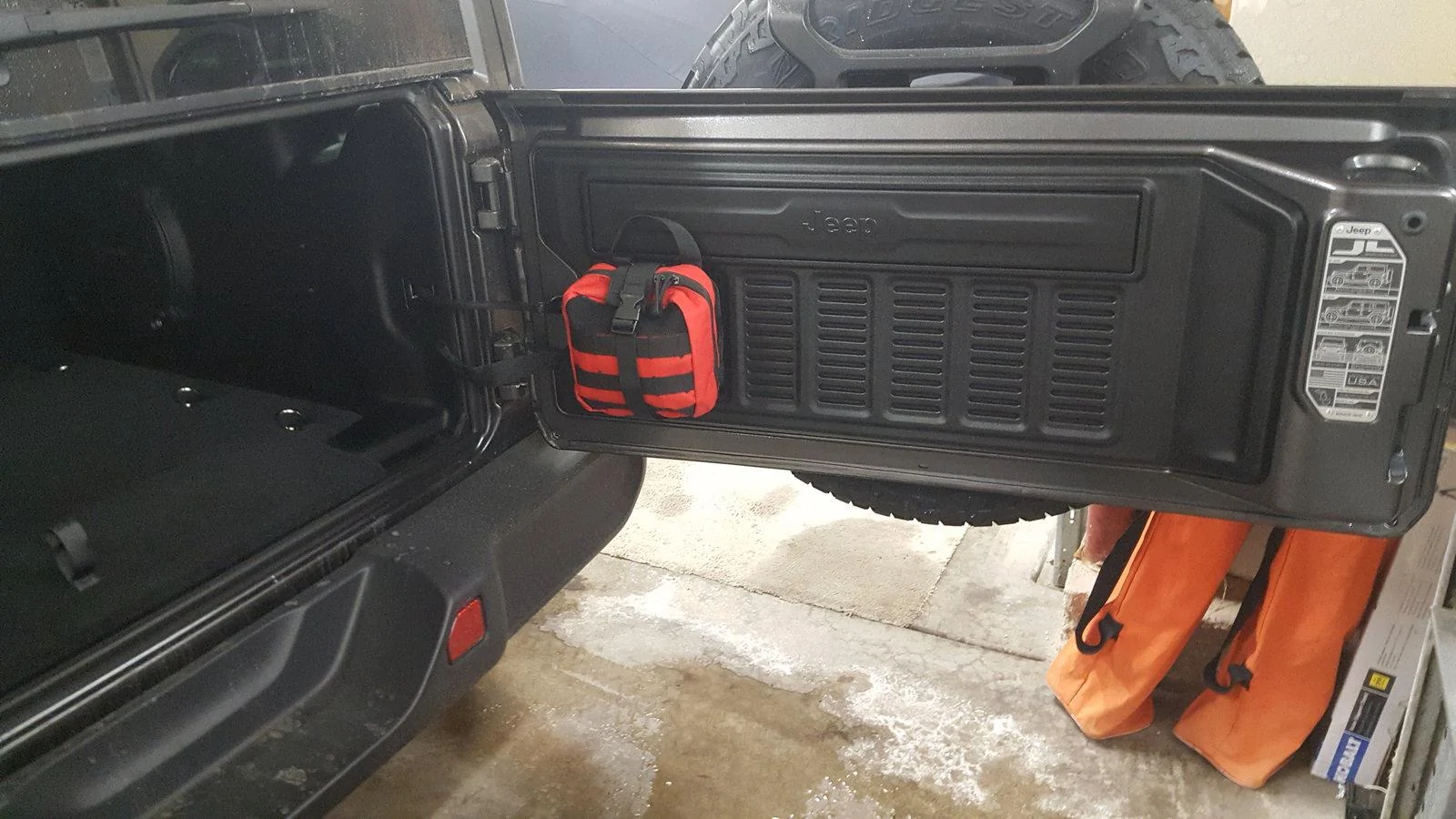 Jeep Wrangler JL First Aid Kit Contents 15506063099811220191819