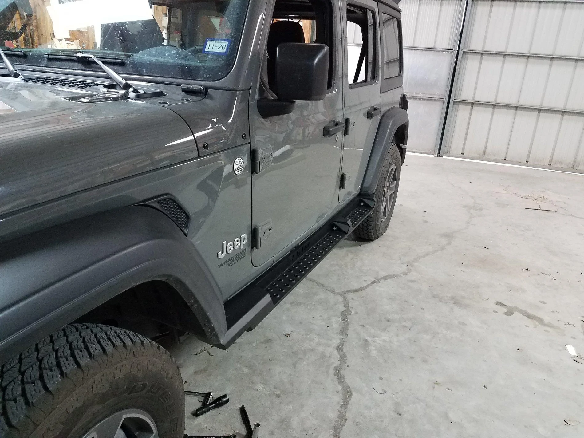 Jeep Wrangler JL FS Roam Steps Used LIKE NEW and Passenger Side Step NEW 20190113_164307