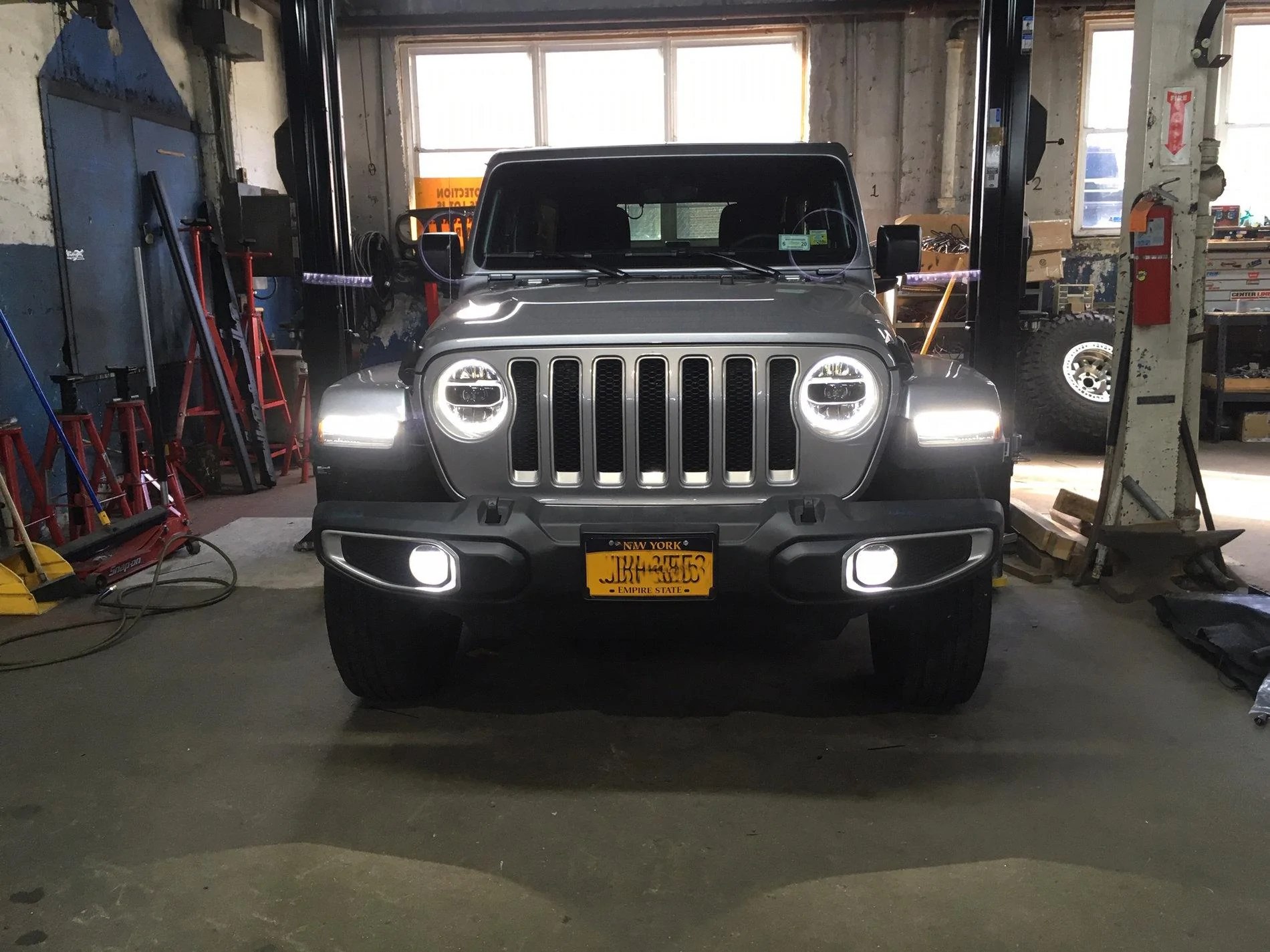 Jeep Wrangler JL OEM LED headlights IMG_3193