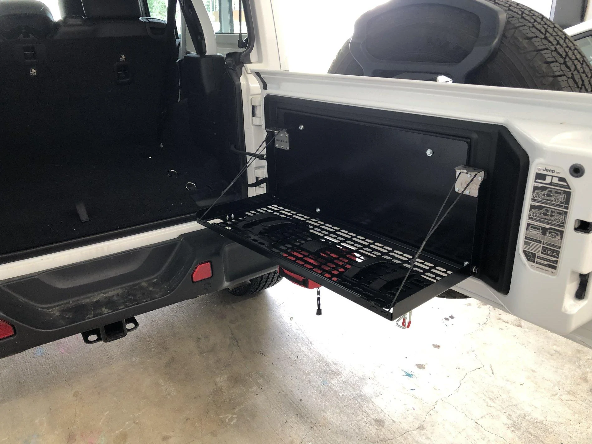 Jeep Wrangler JL Tailgate Table ED96F6DA-454B-43A5-9BA9-3968FE6F3910