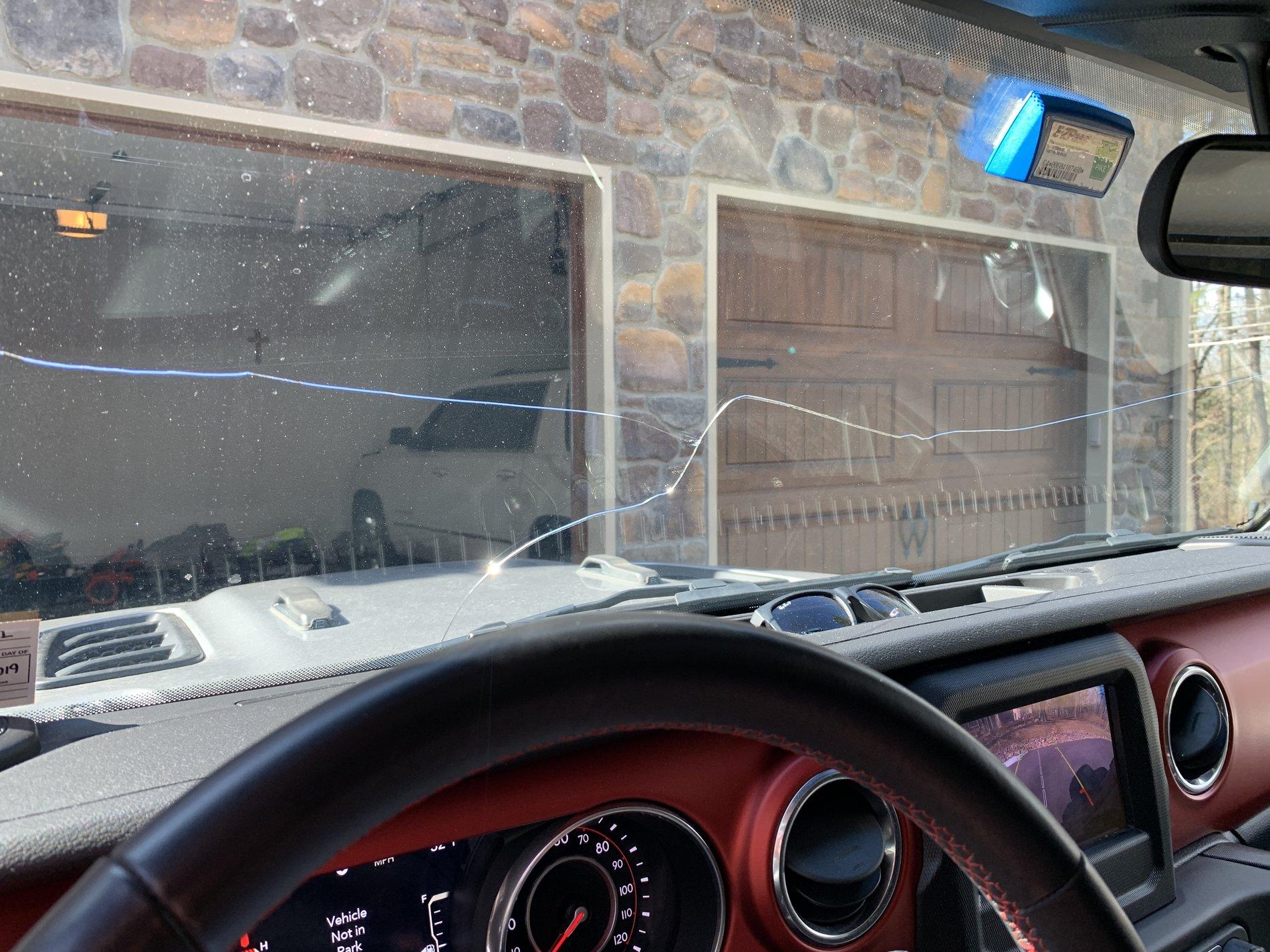 Jeep Wrangler JL Cracked Windshield Club A1FBAB43-7B7F-4C22-BC51-037F4827F000