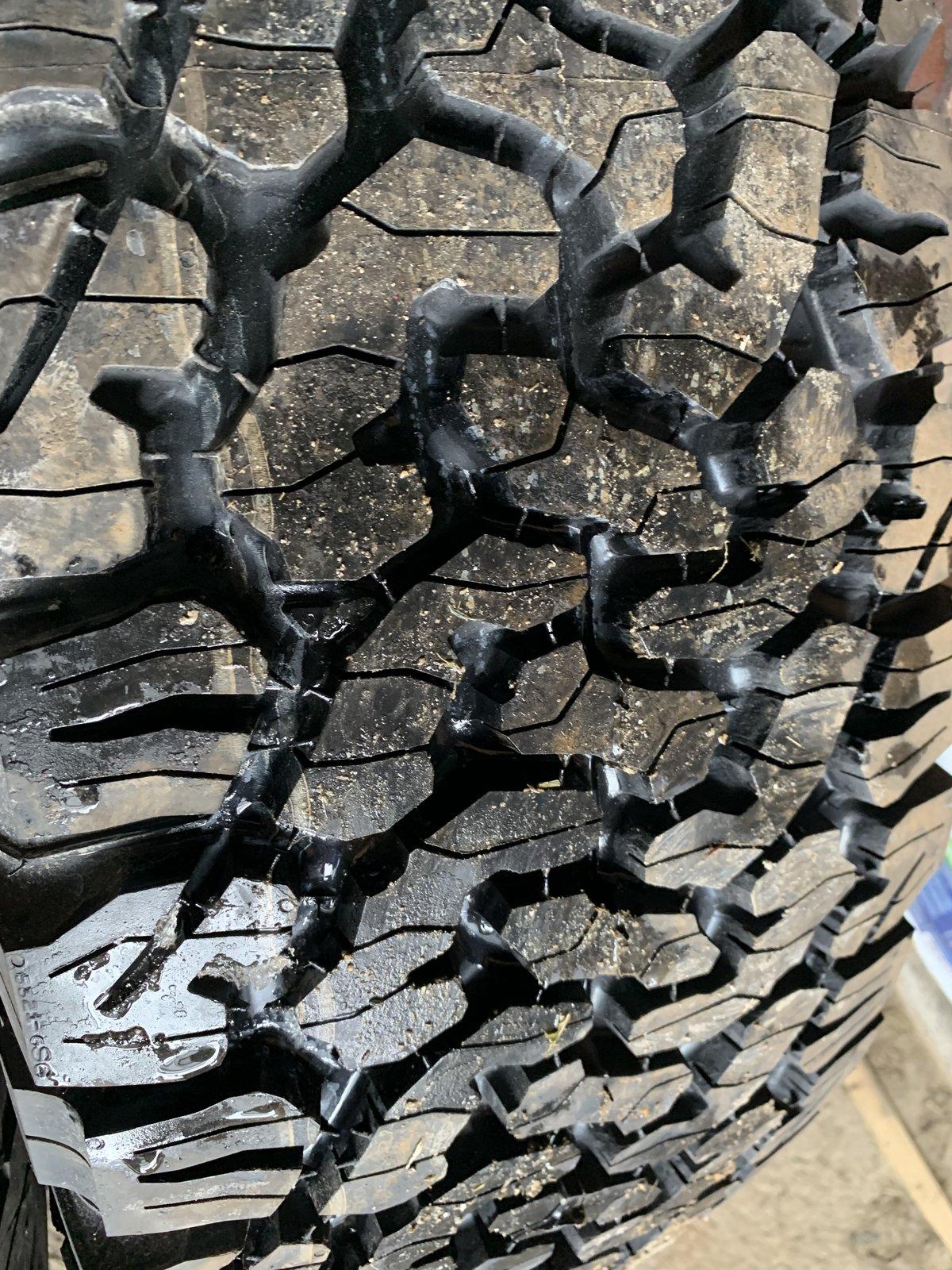 Jeep Wrangler JL Rubicon wheels and tires 99905C30-123C-4C81-969F-F38DB2AED224
