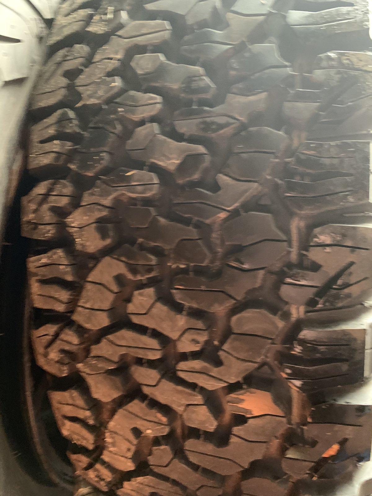 Jeep Wrangler JL Rubicon wheels and tires 861915F3-4B25-4B71-962B-23FB4FF95E94