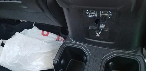 Jeep Wrangler JL Video Playback on Screen 33345556678_2da0961572