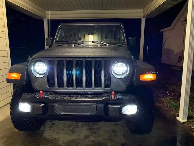 Jeep Wrangler JL Headlight Housing Problem for 2018 JLU IMG_0582