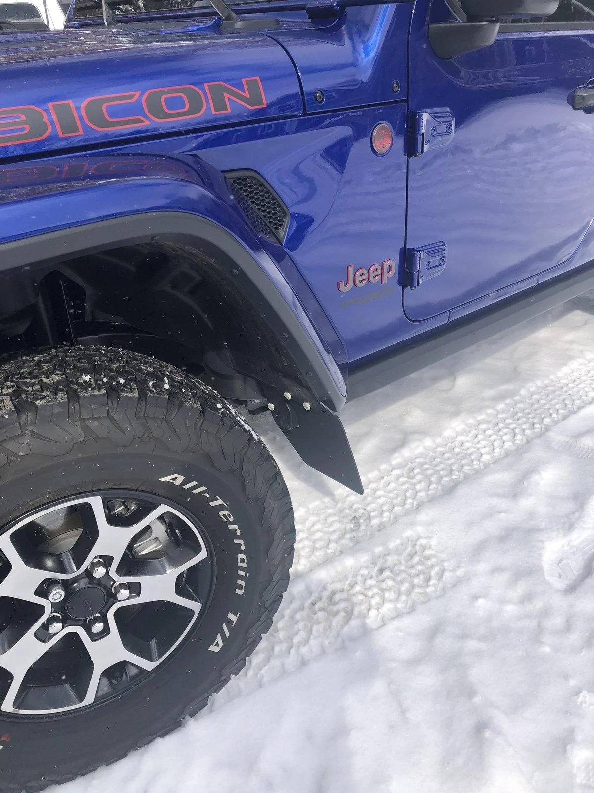 Jeep Wrangler JL Mudflaps and Rubicon Flares? IMG_2144