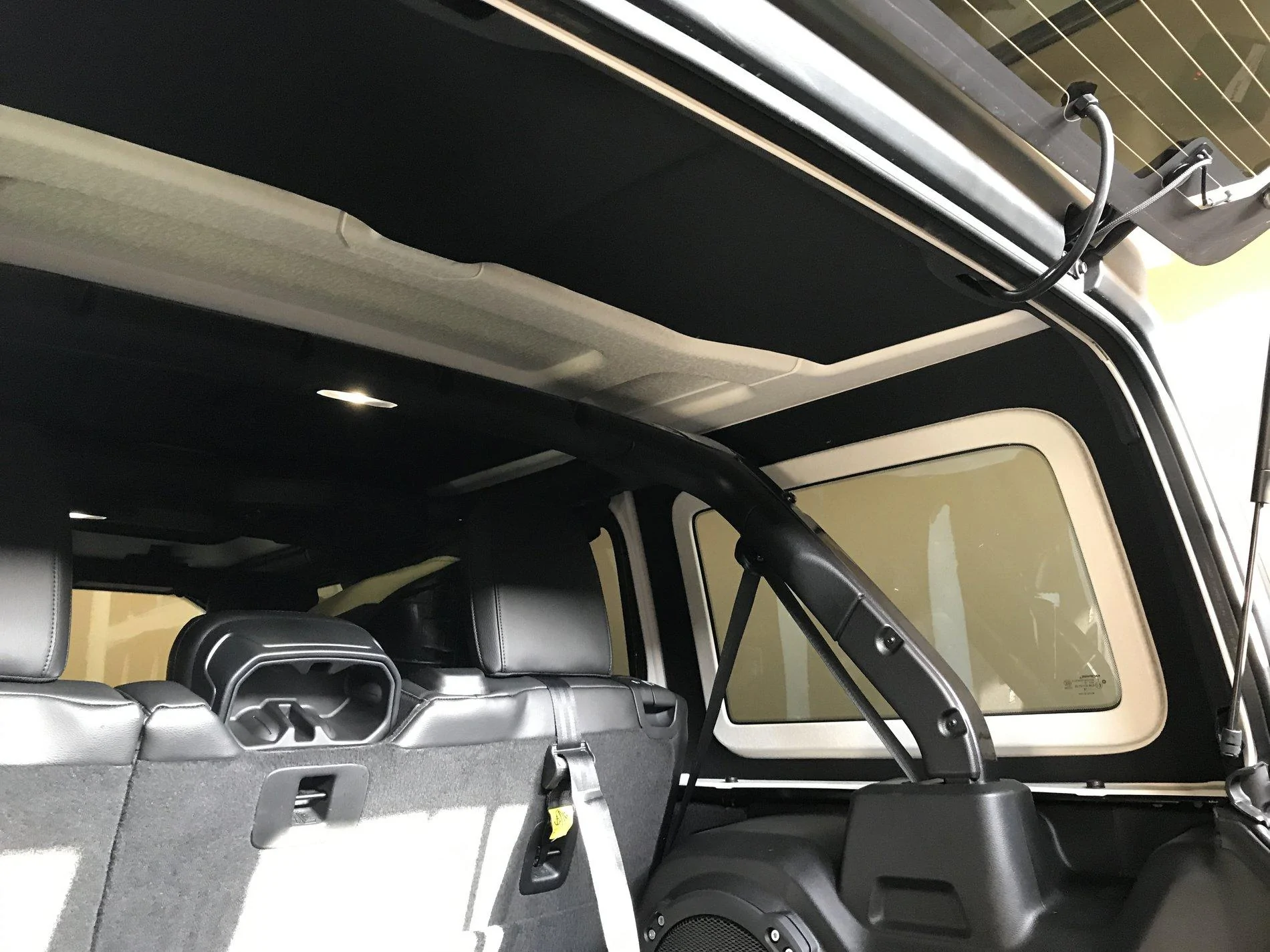 Jeep Wrangler JL Hardtop headliner 27D738D5-88AE-47B2-BBC6-B2B0DE1C530F