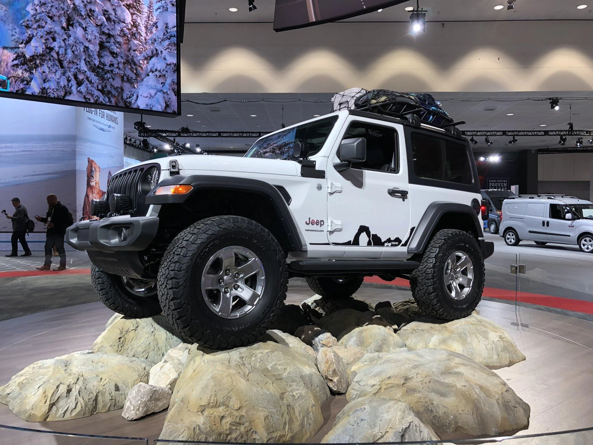 Jeep Wrangler JL Mopar JL tubular side steps 89fa7e15-f998-4eb5-90ae-eb752ae55457-jpeg