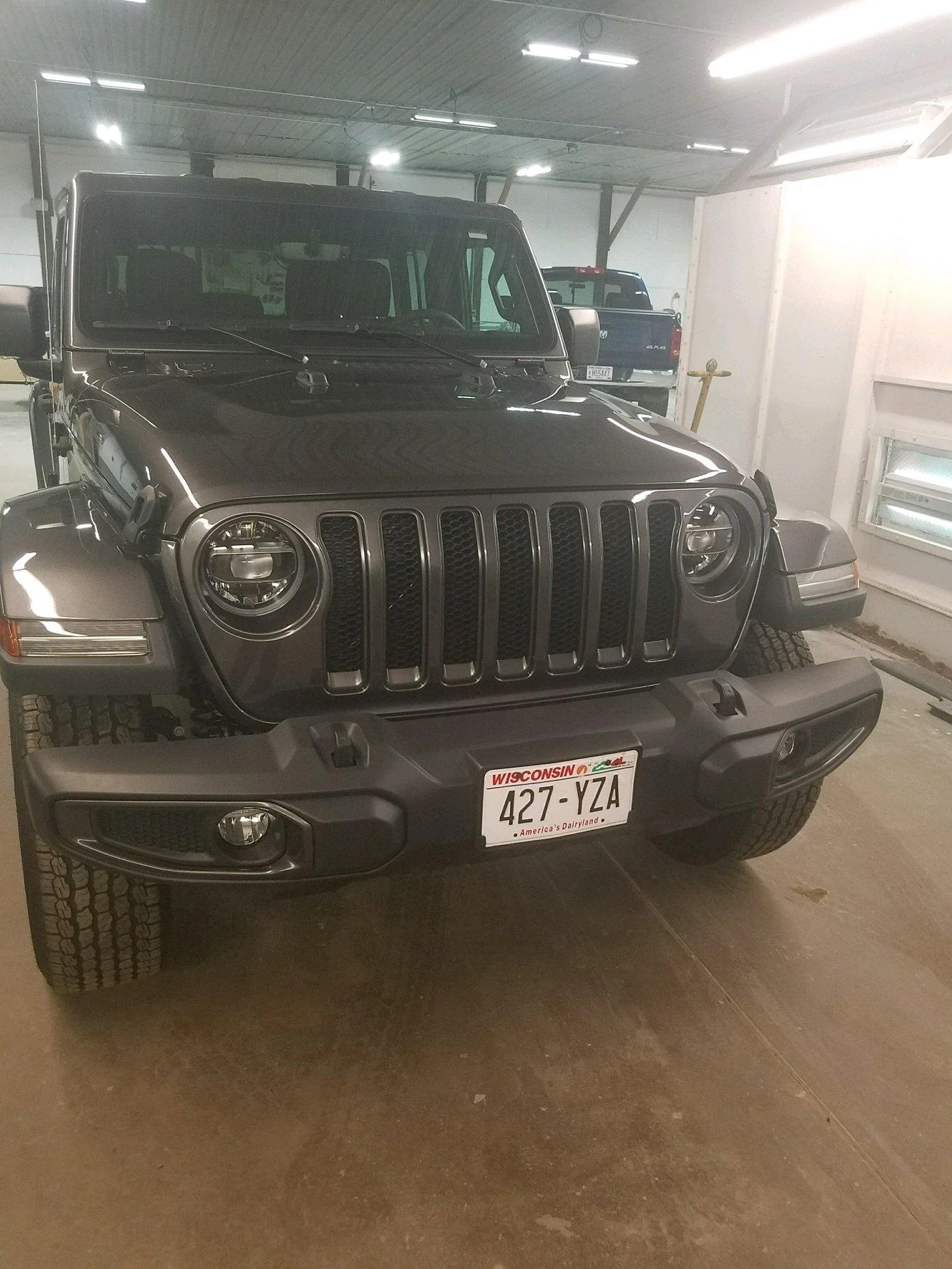 Jeep Wrangler JL Plasti dipping Sahara silver accents CDA87477-AC2D-45A9-861C-8F55979D3C6D