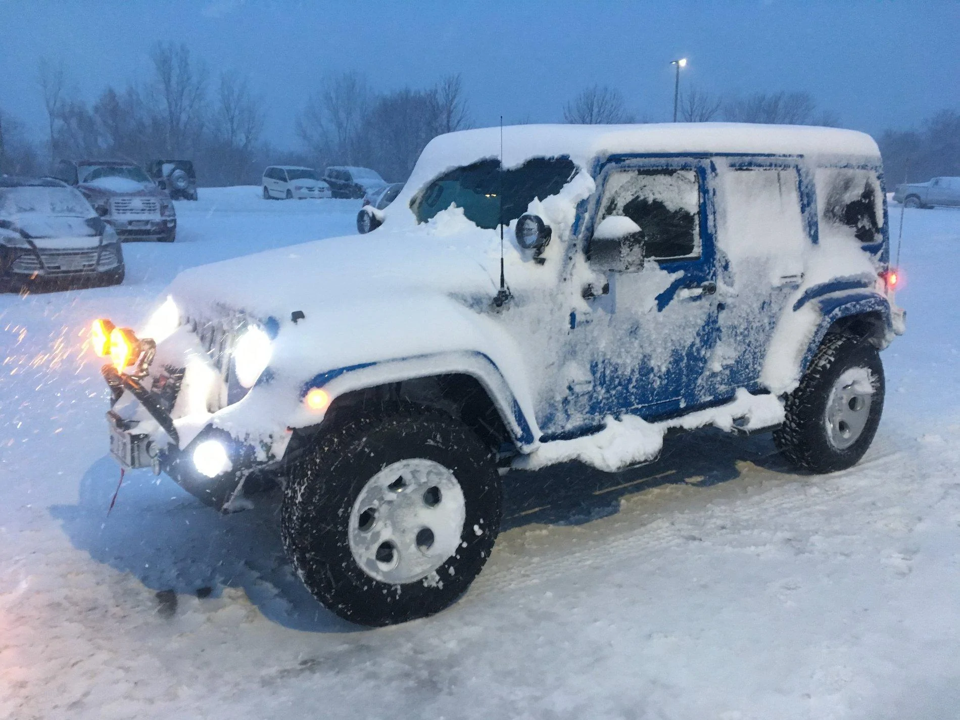 Jeep Wrangler JL First Look - Ocean Blue JLU C44AF9CB-9F71-49D7-9D7F-DFAEE2446CE8