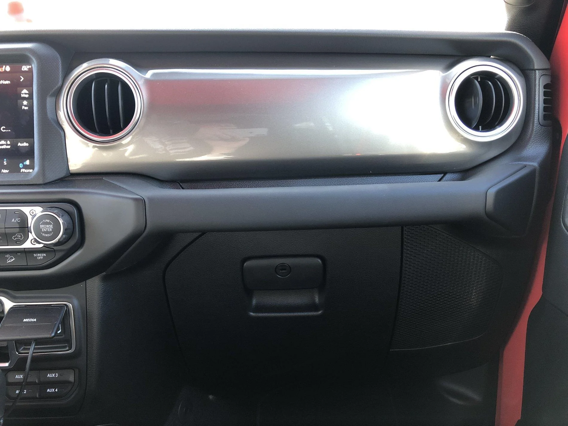 Jeep Wrangler JL Lettering on grab handle E8477DCD-EA67-4864-B8DC-B9FC8206DA4C
