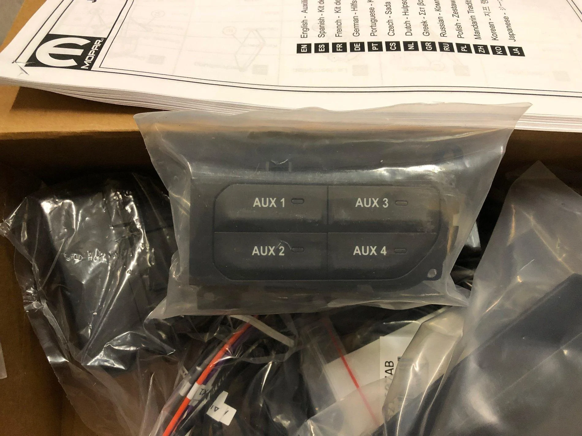 Jeep Wrangler JL WTS: AUXILIARY SWITCH BANK IMG-5484