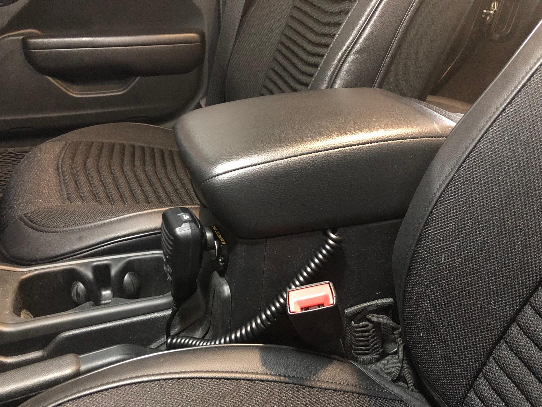 Jeep Wrangler JL Uniden CMX-660 Installed img_6322-