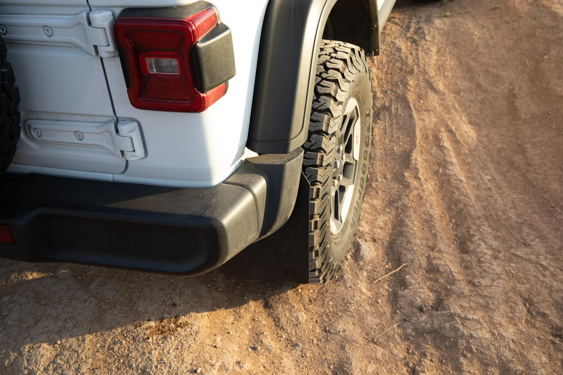 Jeep Wrangler JL Mudflaps and Rubicon Flares? 5V1A1095