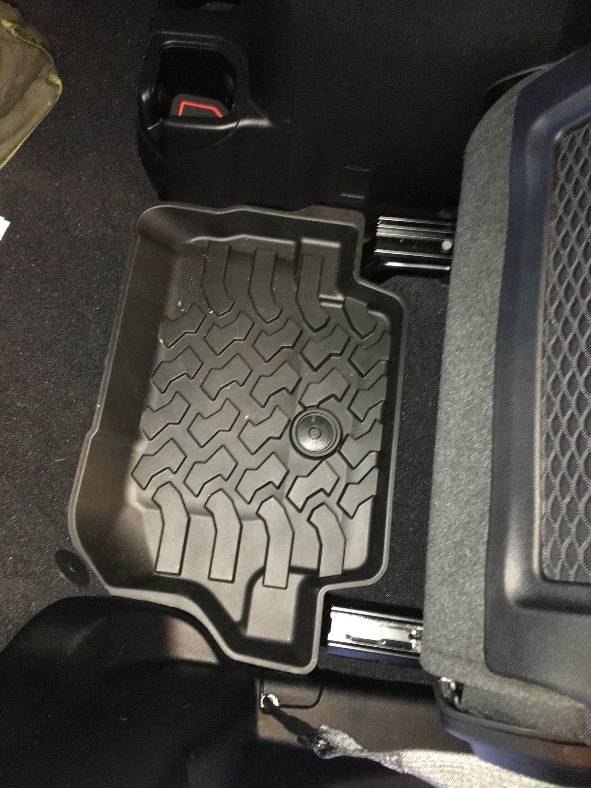 Jeep Wrangler JL Floor Mats 53075D22-1B89-488E-B697-122E16076270