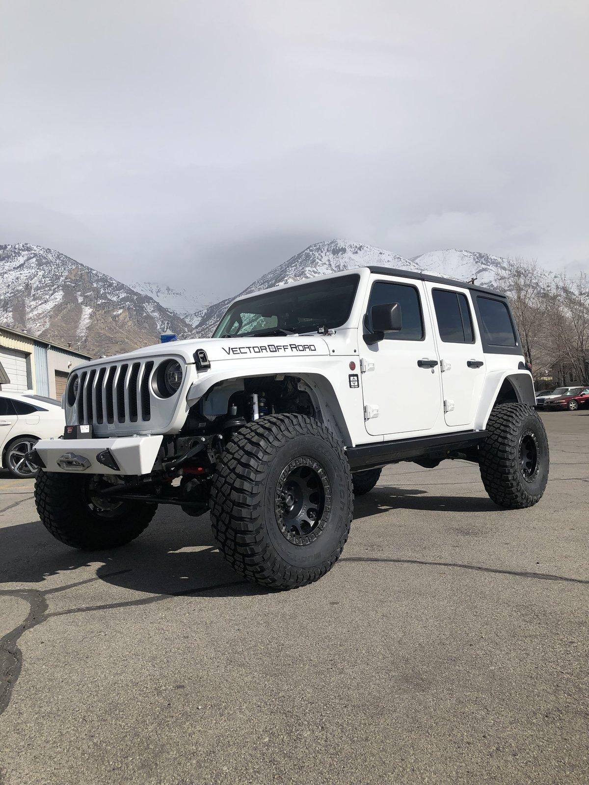Jeep Wrangler JL Vector Offroad 2018 JLU Bright White Build 3833CDB5-0A89-4426-A773-DB7AF9343532