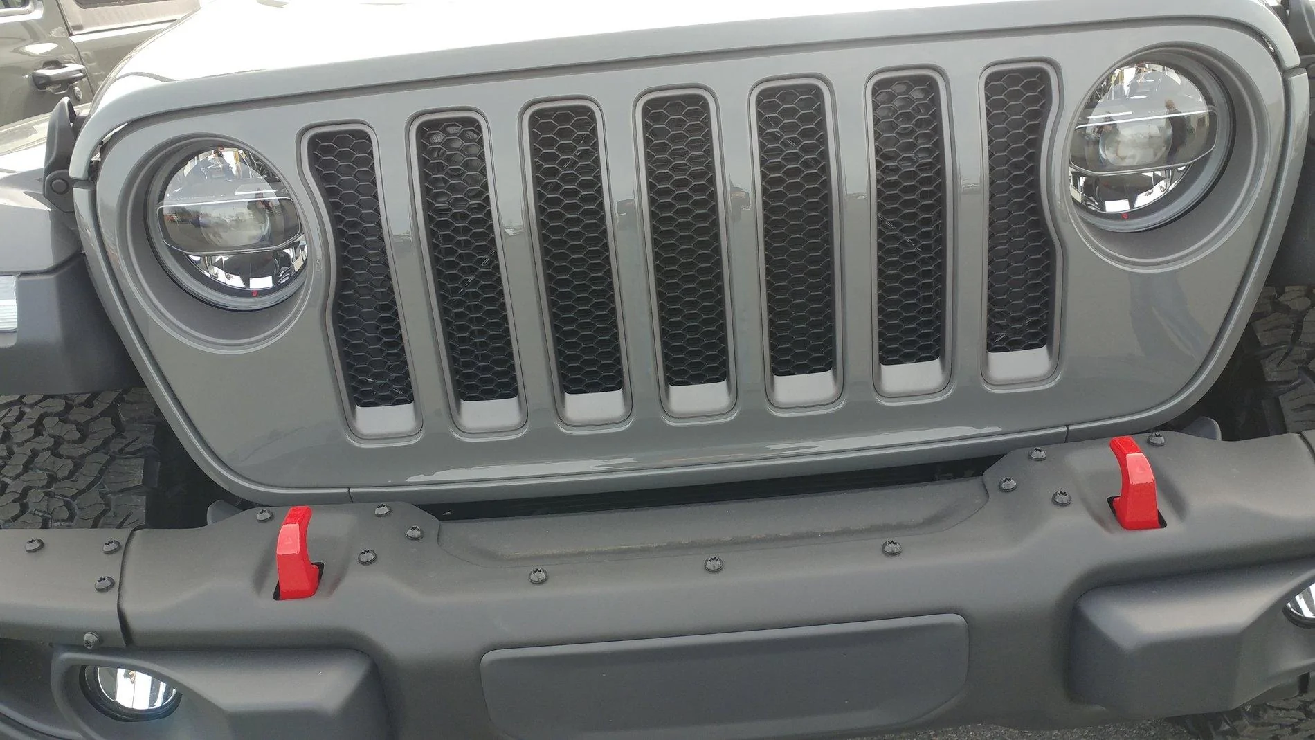 Jeep Wrangler JL Rubicon hood alignment 20190210_124106