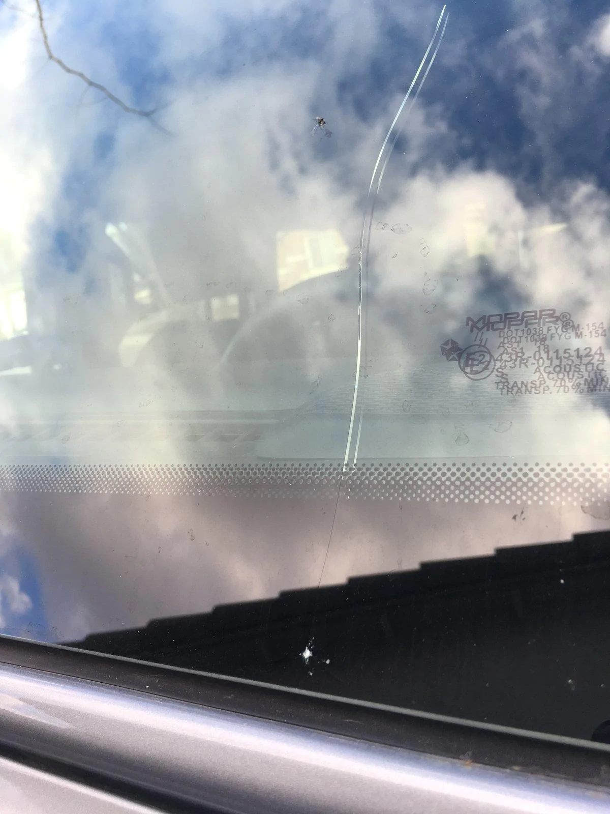 Jeep Wrangler JL Cracked Windshield Club 950AF93B-089E-4669-AC8B-ECBB7981AC35