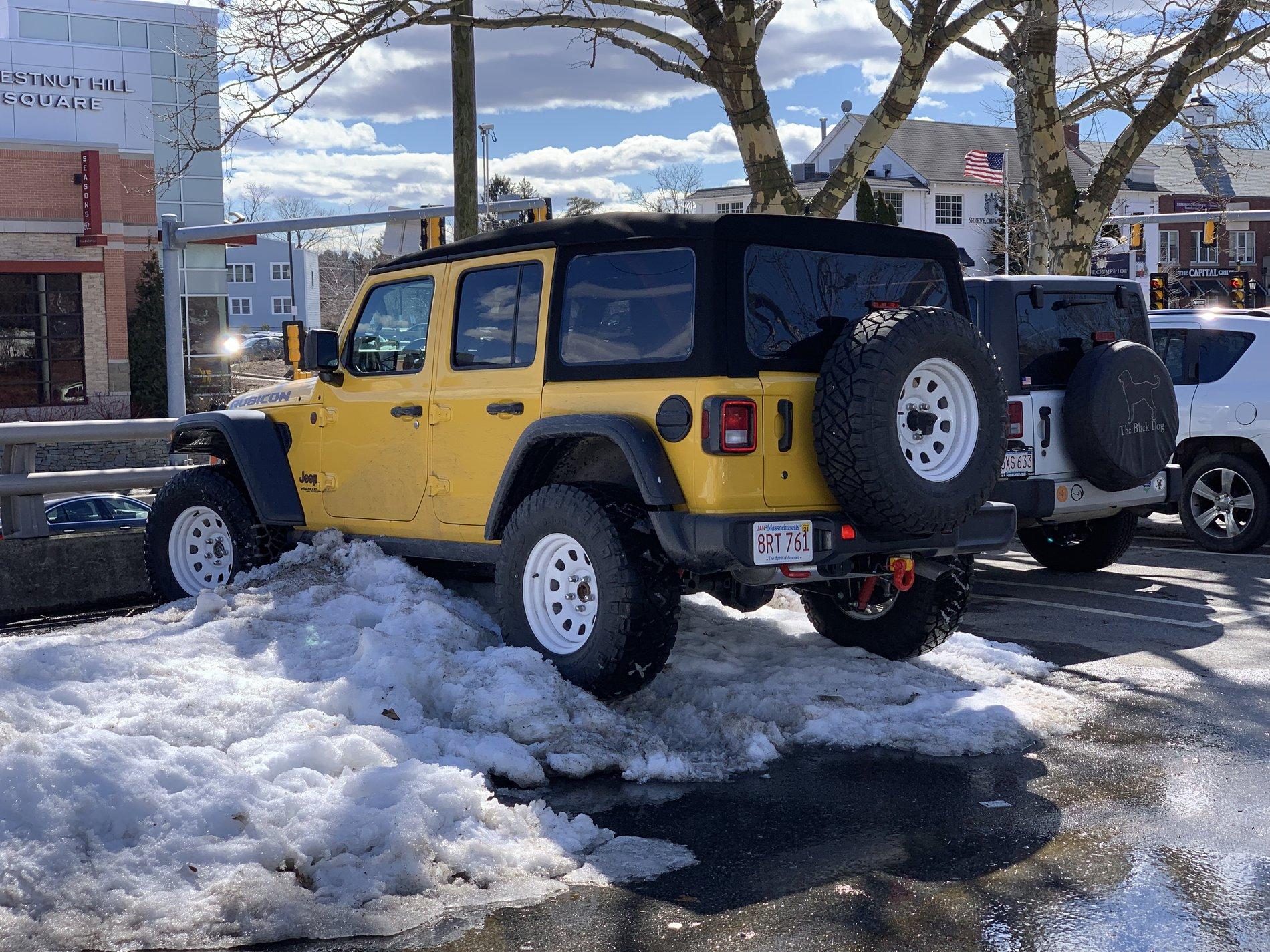 Jeep Wrangler JL Ohhh no. Mall Crawling - 1