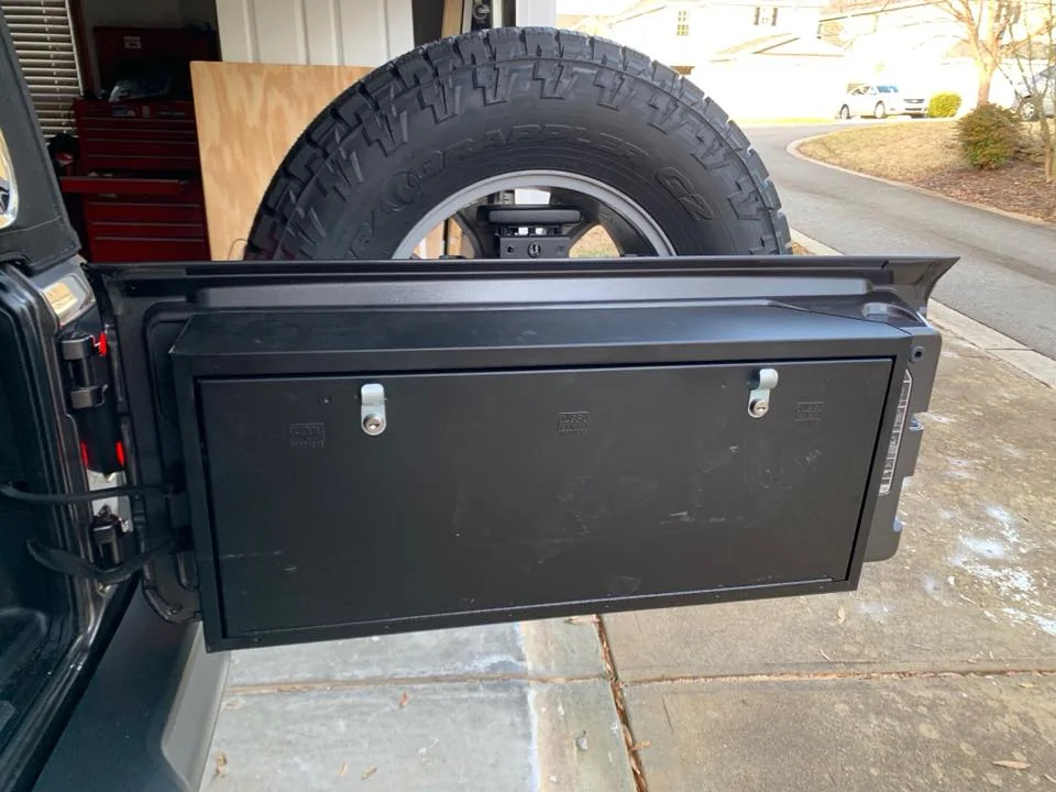 Jeep Wrangler JL Tuffy tailgate lockbox anyone installed on yet? 49155133_10205431911633425_3334640538786725888_n.jpg?_nc_cat=106&_nc_ht=scontent-atl3-1