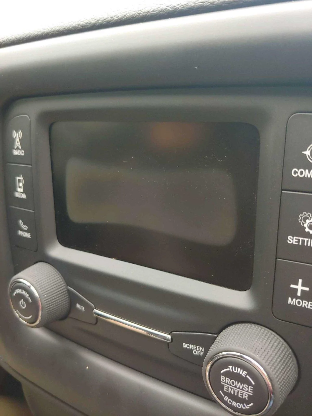 Jeep Wrangler JL Condensation behind Uconnect screen Screen1