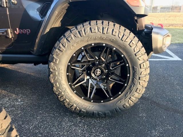 Jeep Wrangler JL Anyone running Daystar 2" with 35's on 20" wheels on JLUR?? Pics?? wheel_n_tire