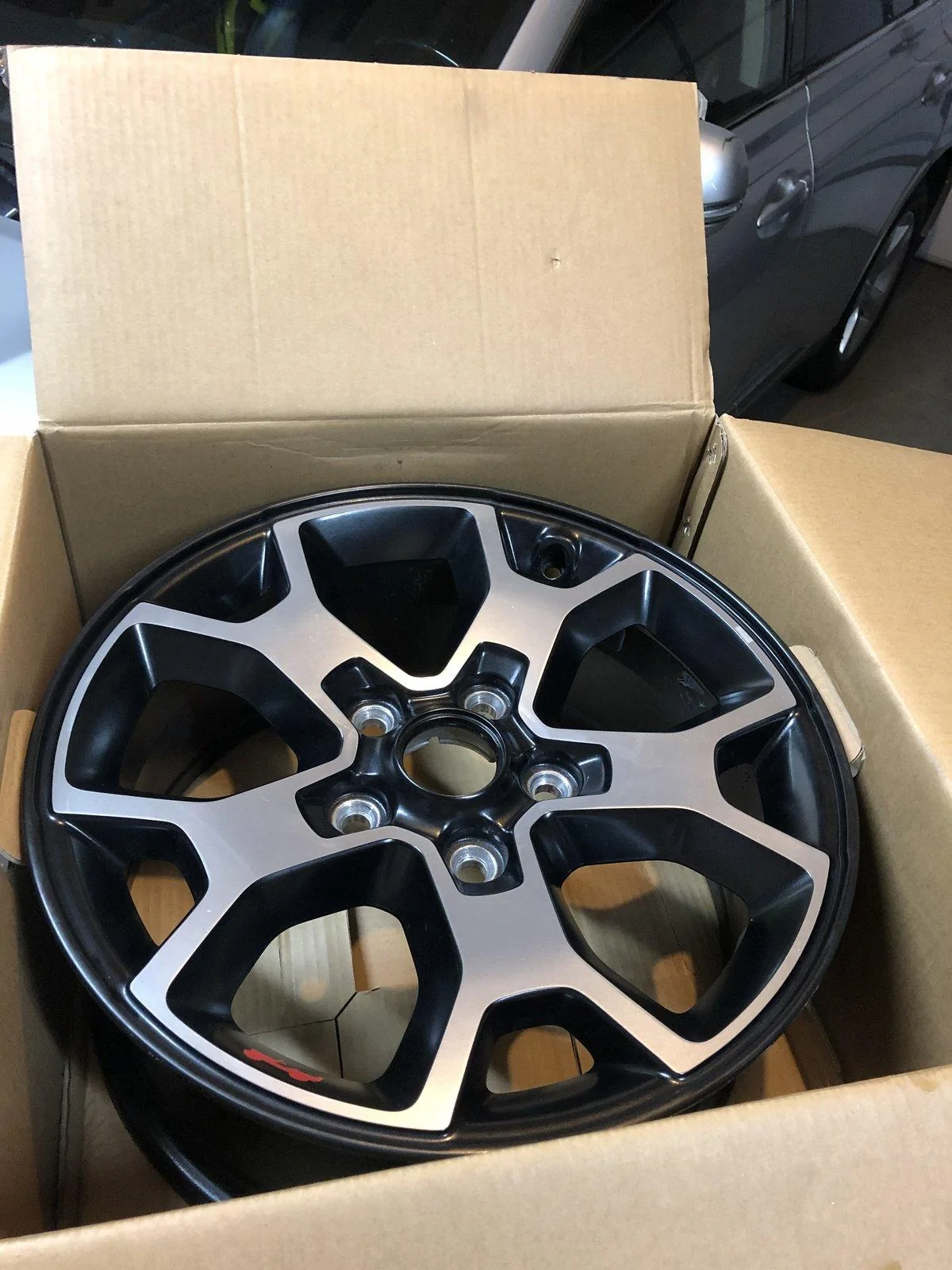 Jeep Wrangler JL Rubicon wheels D834CE03-E651-4846-A96D-B4F4B47573FF