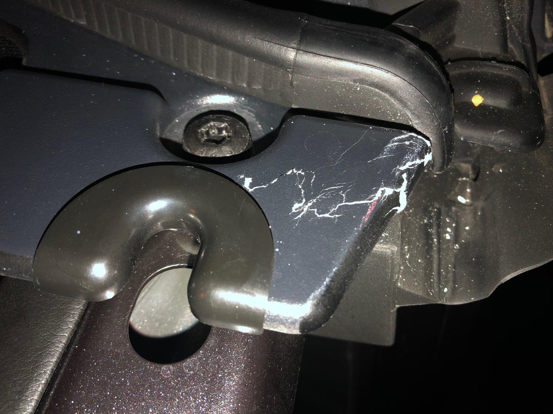 Jeep Wrangler JL Cracked hardtop tab for freedom panels IMG_4001