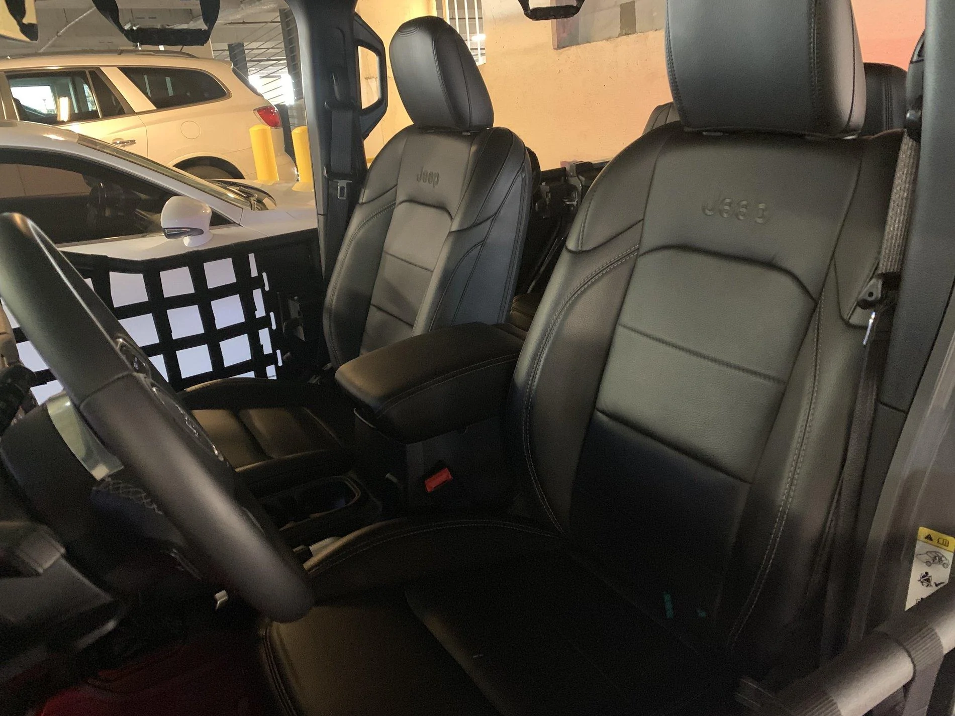 Jeep Wrangler JL Leather or Not?????? IMG_1360