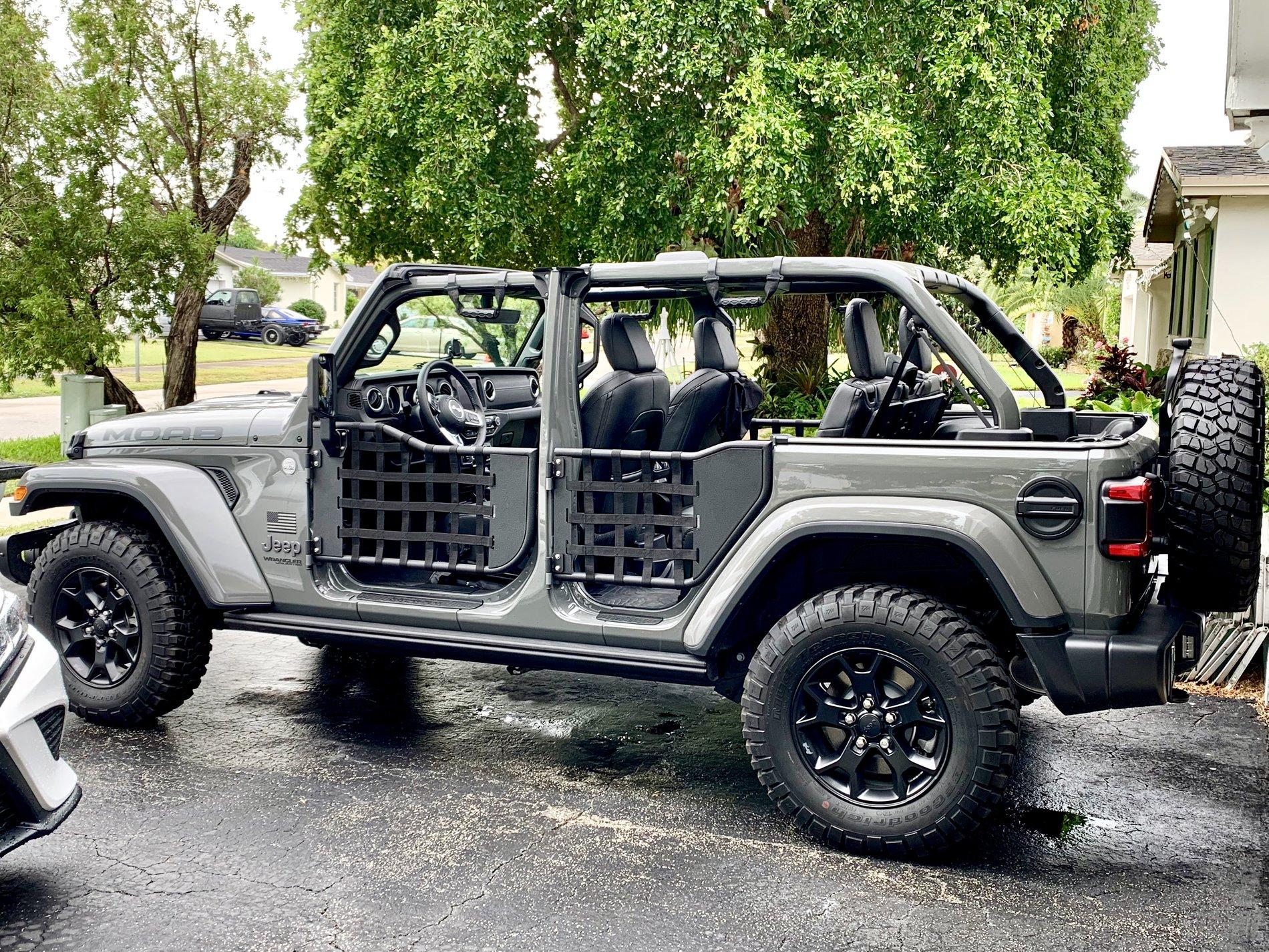 Jeep Wrangler JL Do you take the doors off? 11836360-E4C8-48E0-AA3E-F6AB5A9FC82C