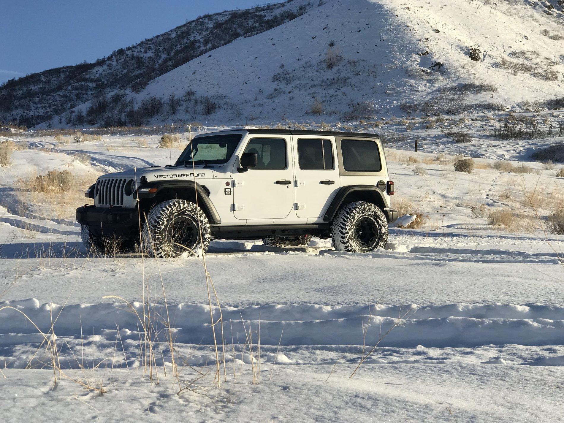 Jeep Wrangler JL Vector Offroad 2018 JLU Bright White Build 4AECFED1-C68D-49CA-BF4D-A49A34730255