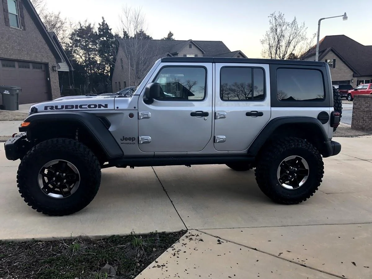 Jeep Wrangler JL Factory Mopar 2" lift and running 37" tires on a Rubicon img_0094-jpg