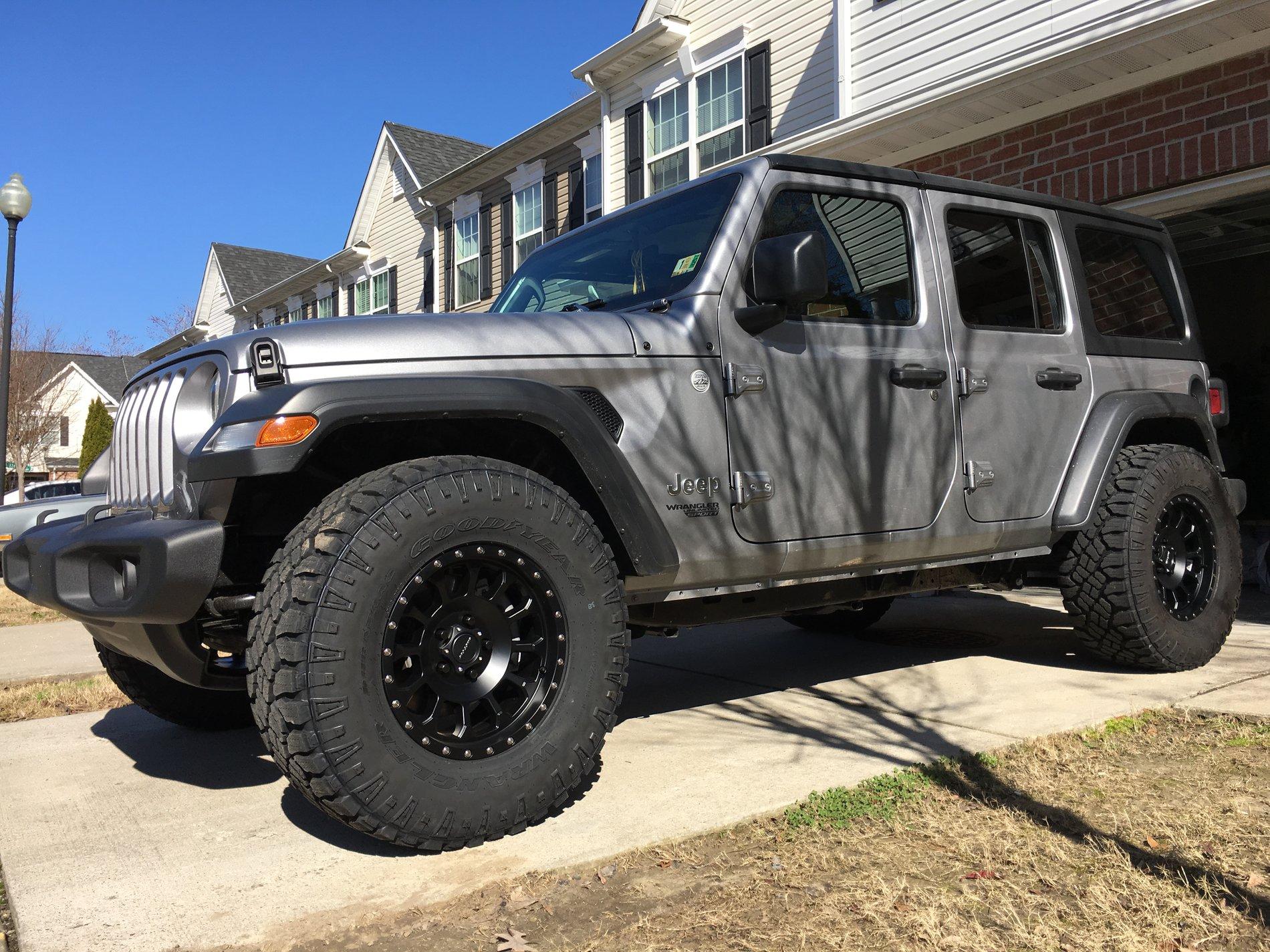 315/70r17 on JLU sport on stock suspension with initial