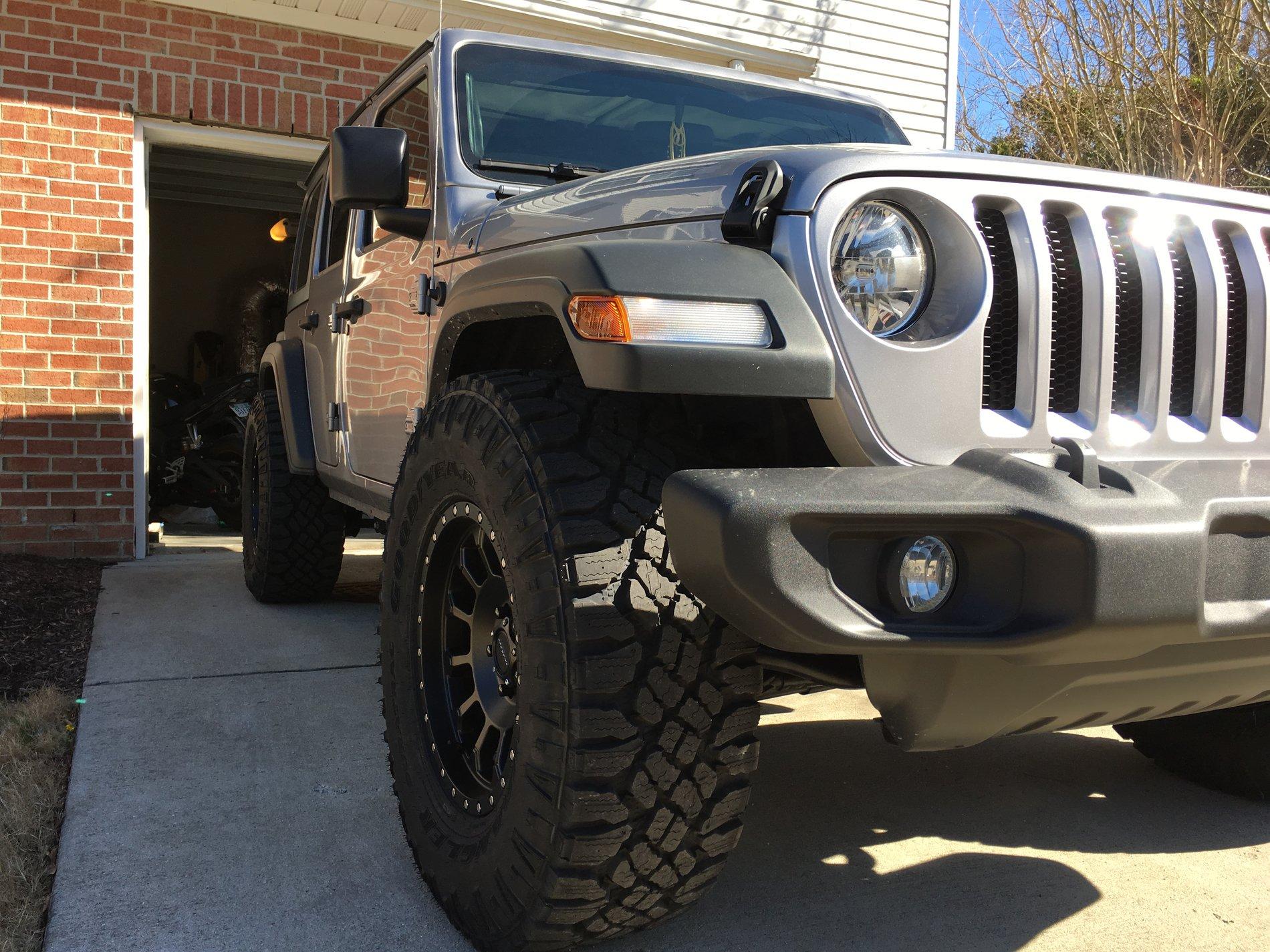 315/70r17 on JLU sport on stock suspension with initial