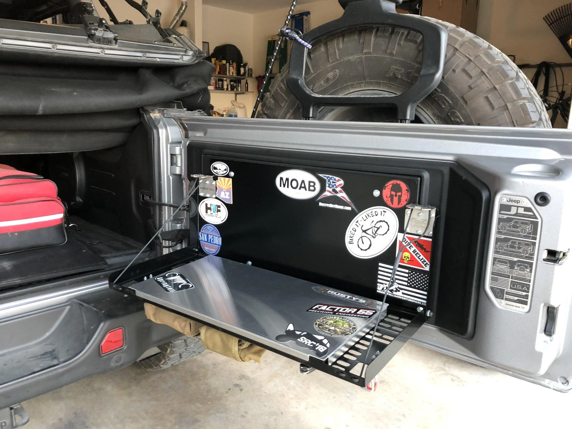 Jeep Wrangler JL Tailgate Table D5EB9806-9734-4E2A-85DA-8AE4C9AB246A