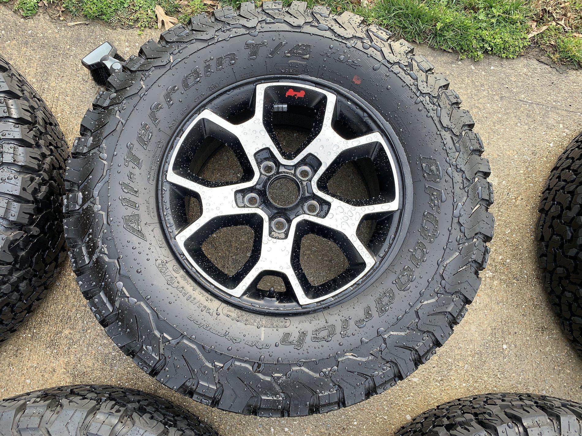 Jeep Wrangler JL 2019 JLUR Wheels 12042918-0916-4A8C-8E67-F3BA5B8DEB84