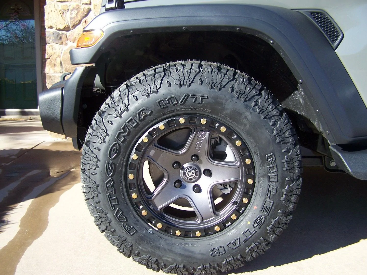 Jeep Wrangler JL lugnut suggestion 100_4028