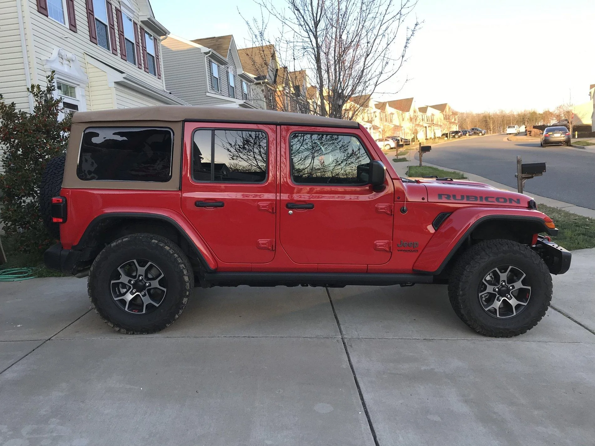 Jeep Wrangler JL Tan Soft Tops 93B1BF2A-A502-4089-8A6E-FAC99AB4D8BC